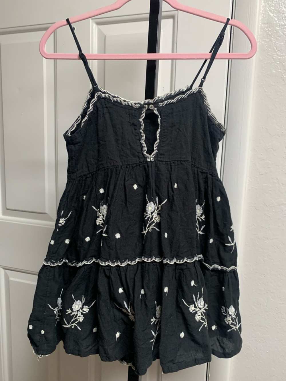 Urban outfitters hanna embroidered floral boho tiered spring whimsical top xs - Picture 3 of 8